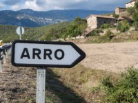 cartel nomenclator del pueblo de Arro