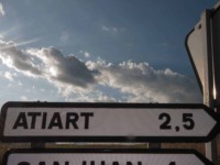 cartel nomenclator del pueblo de Atiart