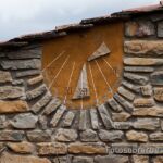 Foto Reloj solar decorativo en Arcusa